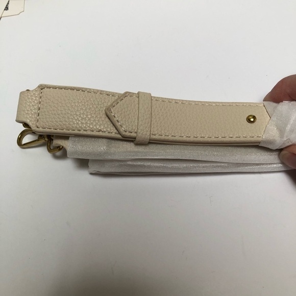 Levynia Leather Cream Crossbody Bag NWT - Picture 11 of 13
